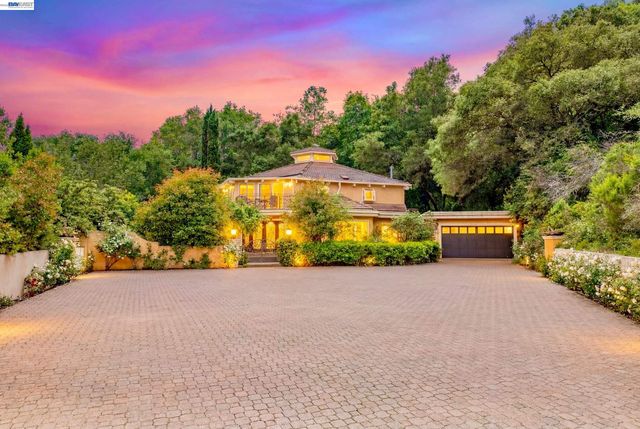 35655 Palomares Rd, Castro Valley, CA 94552