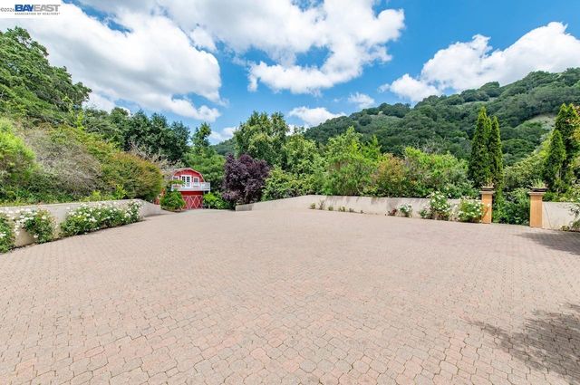 35655 Palomares Rd, Castro Valley, CA 94552