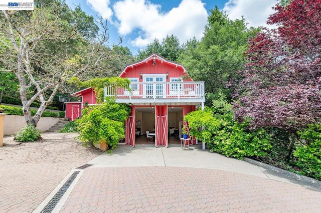 35655 Palomares Rd, Castro Valley, CA 94552