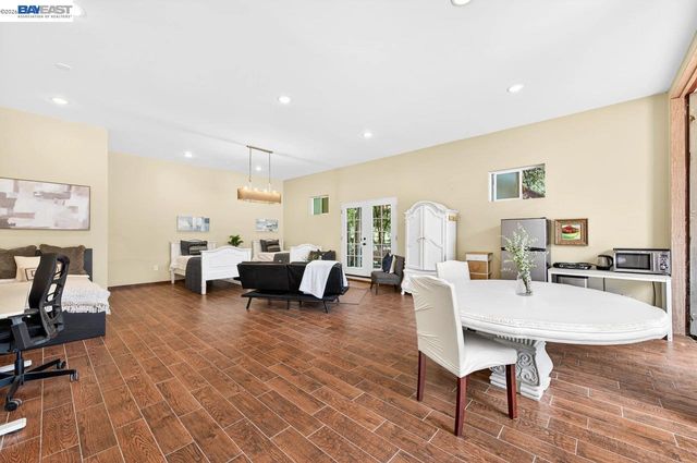 35655 Palomares Rd, Castro Valley, CA 94552
