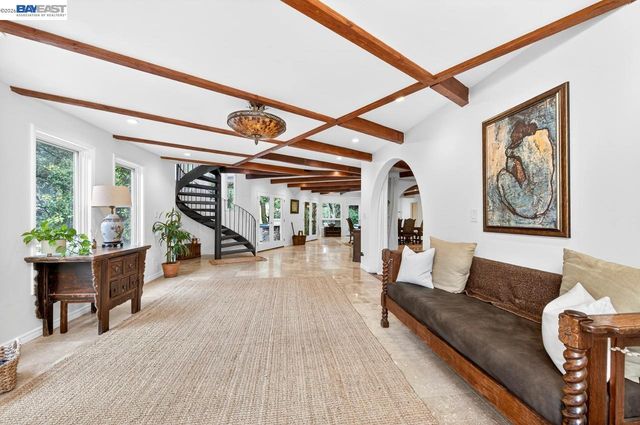 35655 Palomares Rd, Castro Valley, CA 94552