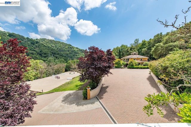 35655 Palomares Rd, Castro Valley, CA 94552