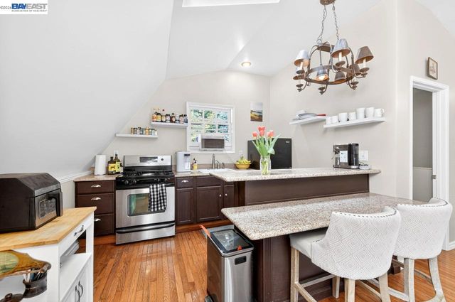 35655 Palomares Rd, Castro Valley, CA 94552