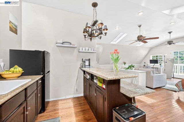 35655 Palomares Rd, Castro Valley, CA 94552