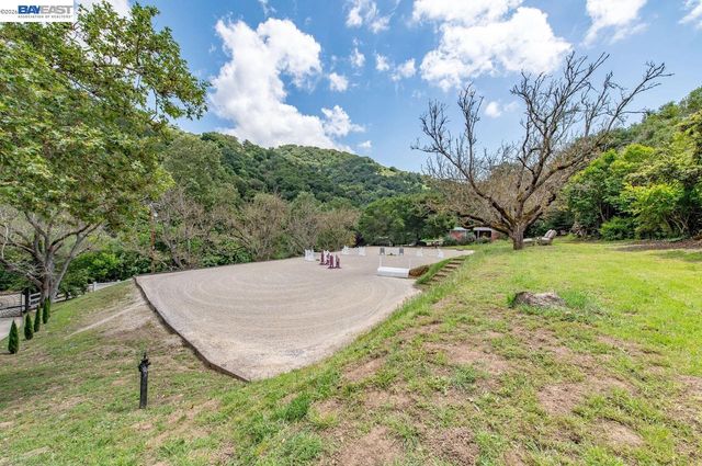 35655 Palomares Rd, Castro Valley, CA 94552