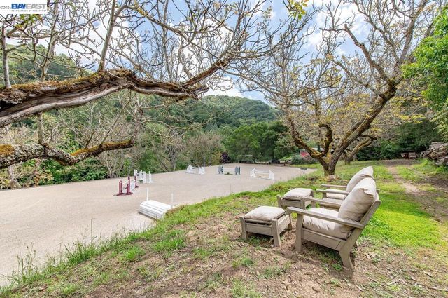 35655 Palomares Rd, Castro Valley, CA 94552