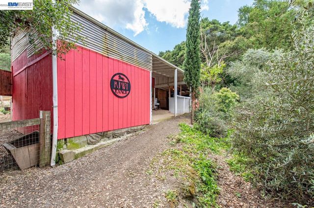 35655 Palomares Rd, Castro Valley, CA 94552