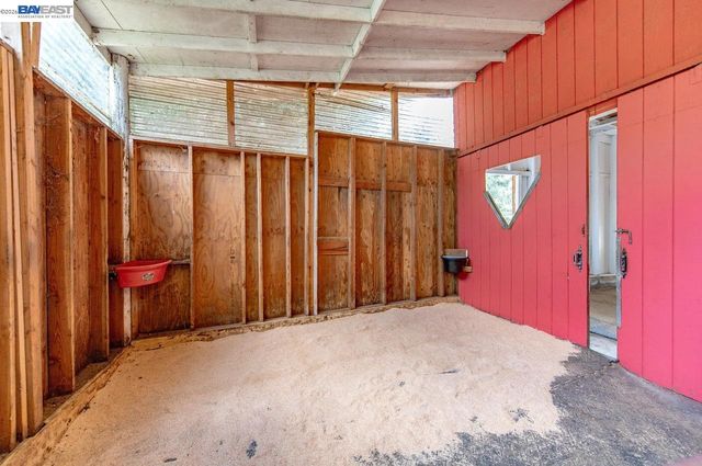 35655 Palomares Rd, Castro Valley, CA 94552