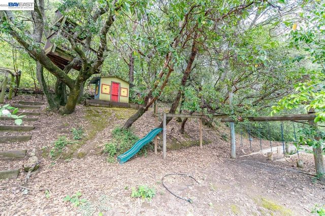 35655 Palomares Rd, Castro Valley, CA 94552