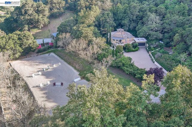 35655 Palomares Rd, Castro Valley, CA 94552