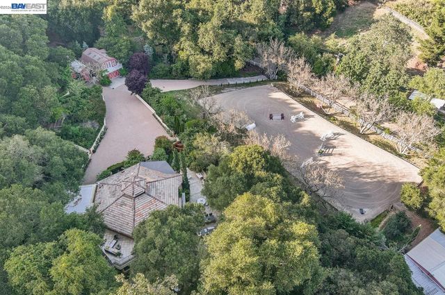 35655 Palomares Rd, Castro Valley, CA 94552
