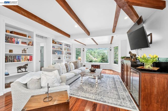 35655 Palomares Rd, Castro Valley, CA 94552