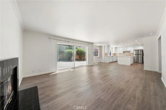 914 Sterling Oaks Court, Oak Park, CA 91377