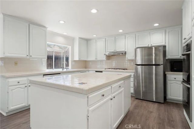914 Sterling Oaks Court, Oak Park, CA 91377