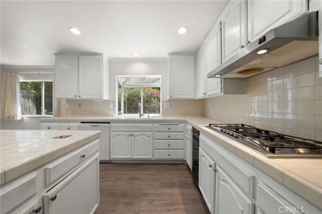 914 Sterling Oaks Court, Oak Park, CA 91377
