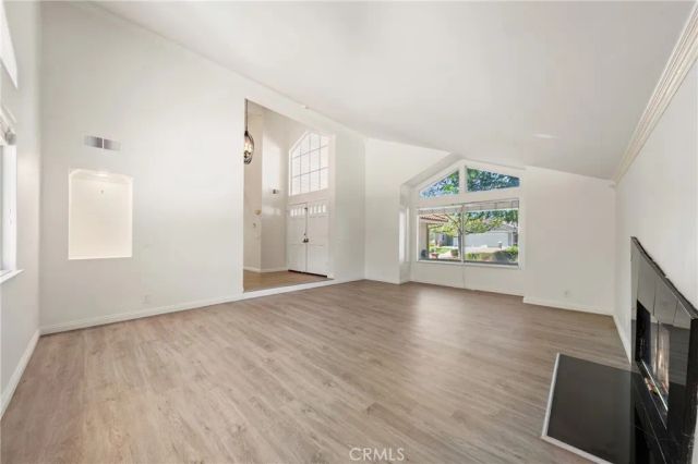 914 Sterling Oaks Court, Oak Park, CA 91377