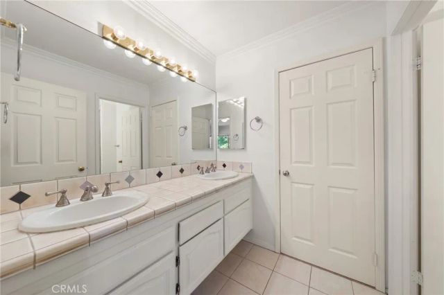 914 Sterling Oaks Court, Oak Park, CA 91377