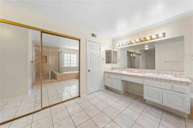 914 Sterling Oaks Court, Oak Park, CA 91377