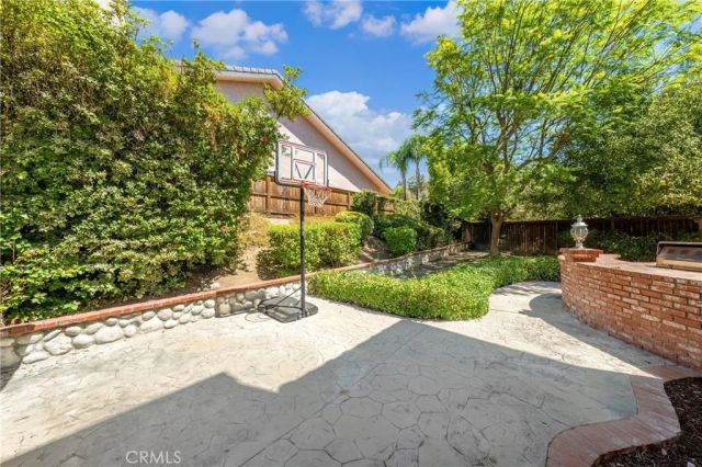 914 Sterling Oaks Court, Oak Park, CA 91377