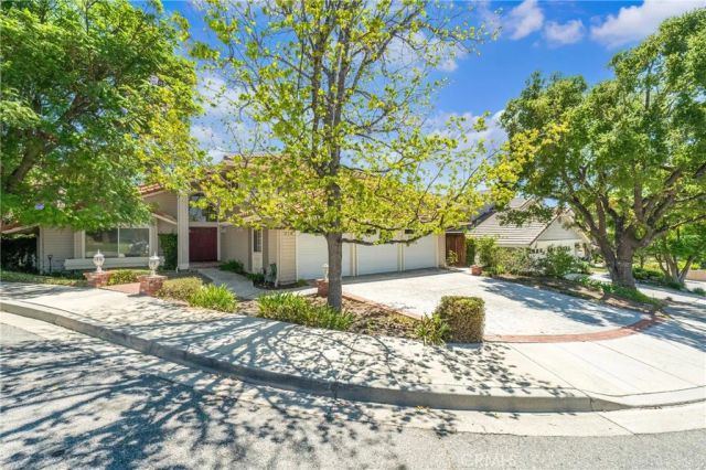 914 Sterling Oaks Court, Oak Park, CA 91377