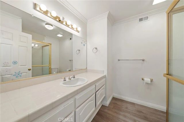 914 Sterling Oaks Court, Oak Park, CA 91377