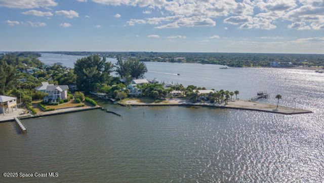 53 Vip Island Island A, Grant-valkaria, FL 32949