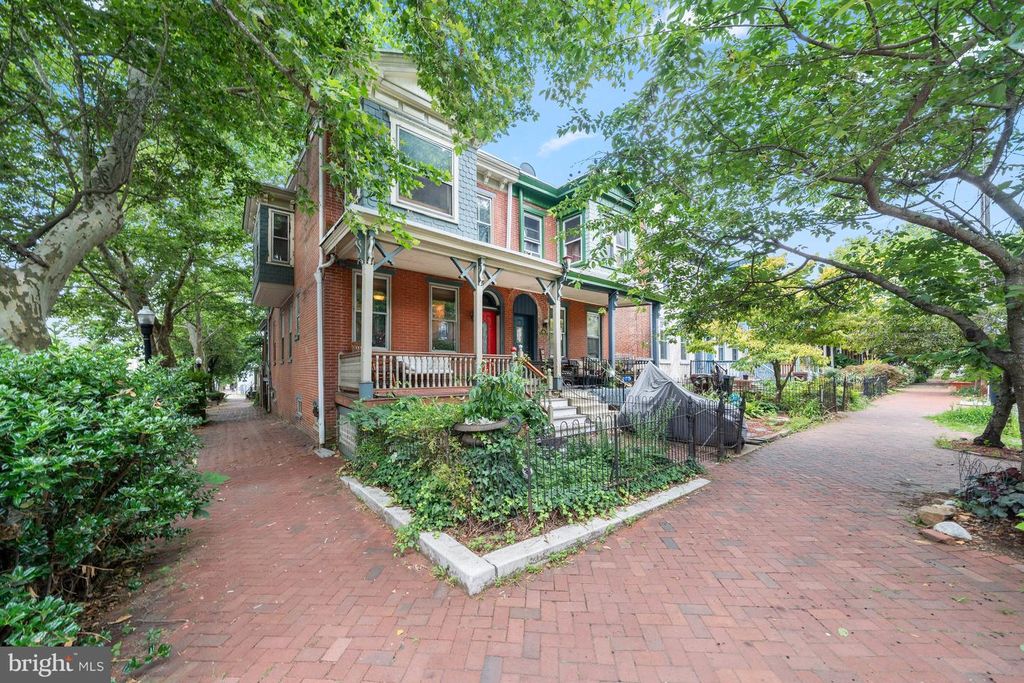 800 W 10TH ST, Wilmington, DE 19801