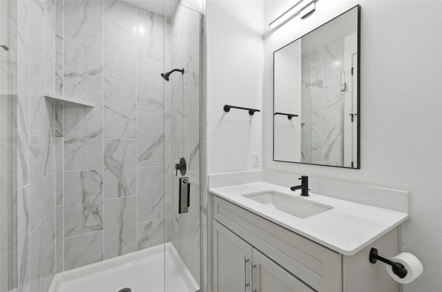 904 Catalpa ST B, Austin, TX 78702