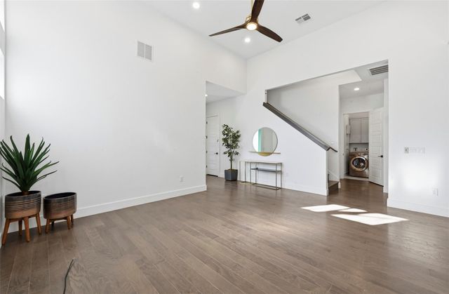 904 Catalpa ST B, Austin, TX 78702