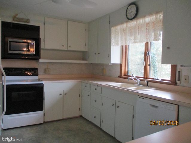 55 LAKEVIEW DR, Woodstown, NJ 08098