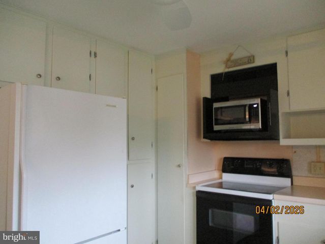 55 LAKEVIEW DR, Woodstown, NJ 08098