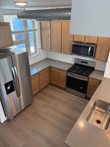 327 Platinum Street SW, Albuquerque, NM 87102