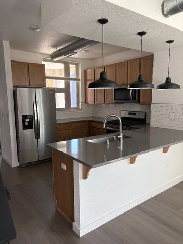 327 Platinum Street SW, Albuquerque, NM 87102