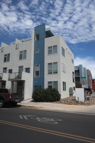 327 Platinum Street SW, Albuquerque, NM 87102