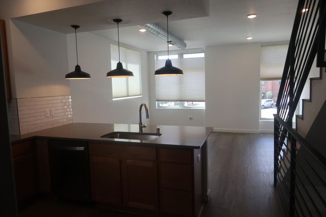 327 Platinum Street SW, Albuquerque, NM 87102