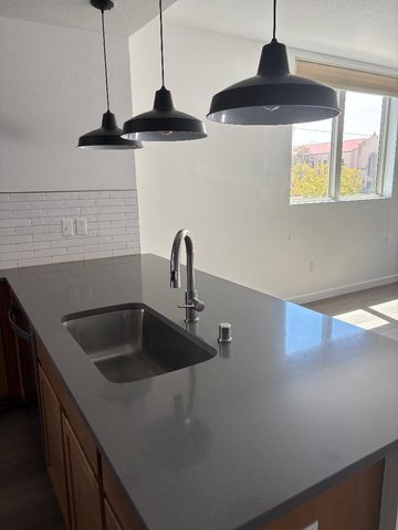 327 Platinum Street SW, Albuquerque, NM 87102