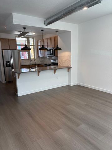 327 Platinum Street SW, Albuquerque, NM 87102