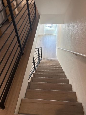 327 Platinum Street SW, Albuquerque, NM 87102