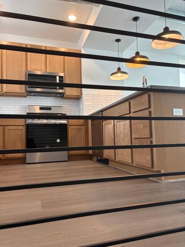 327 Platinum Street SW, Albuquerque, NM 87102