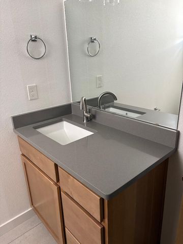 327 Platinum Street SW, Albuquerque, NM 87102