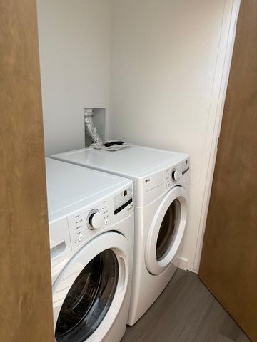 327 Platinum Street SW, Albuquerque, NM 87102