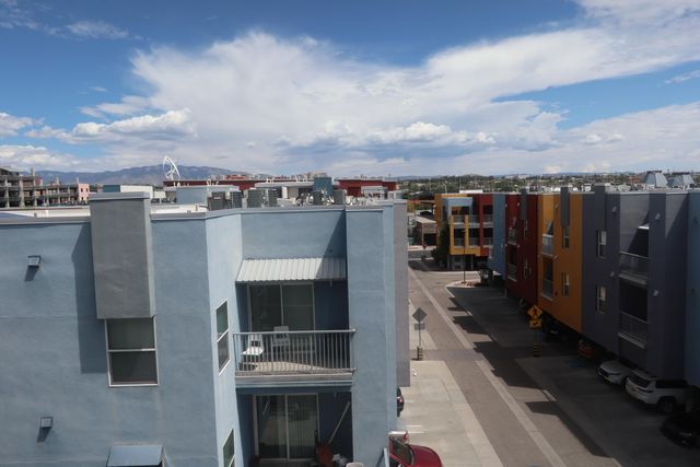 327 Platinum Street SW, Albuquerque, NM 87102