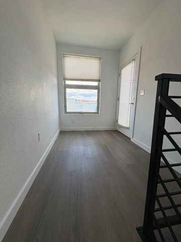 327 Platinum Street SW, Albuquerque, NM 87102