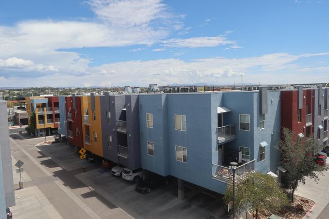 327 Platinum Street SW, Albuquerque, NM 87102