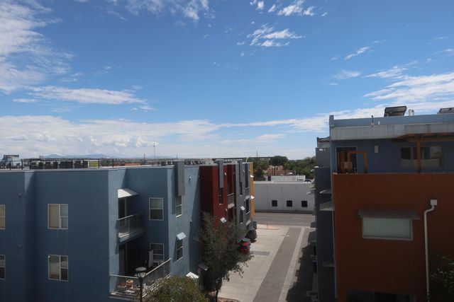 327 Platinum Street SW, Albuquerque, NM 87102