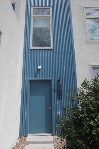 327 Platinum Street SW, Albuquerque, NM 87102