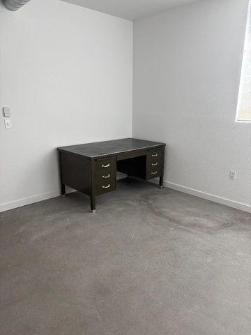 327 Platinum Street SW, Albuquerque, NM 87102