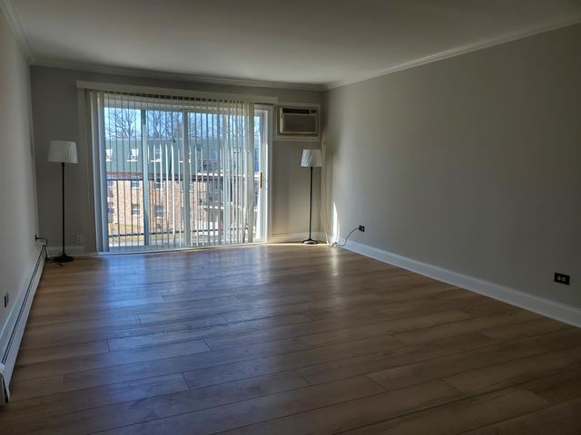 9994 S 84th Terrace 311, Palos Hills, IL 60465