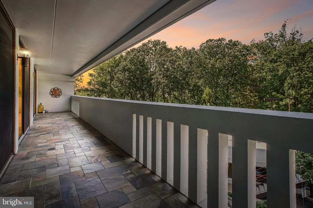 6101 EDSALL RD #402, Alexandria, VA 22304