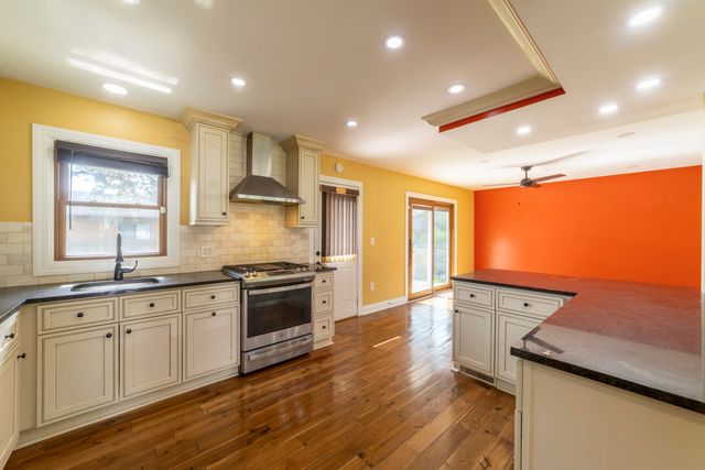 9619 Greenwood Avenue, Munster, IN 46321